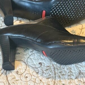 AEROSOLES Black Leather Mules